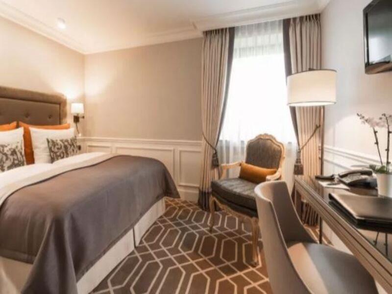 Althoff Hotel Fuerstenhof Celle Exterior photo Deluxe room