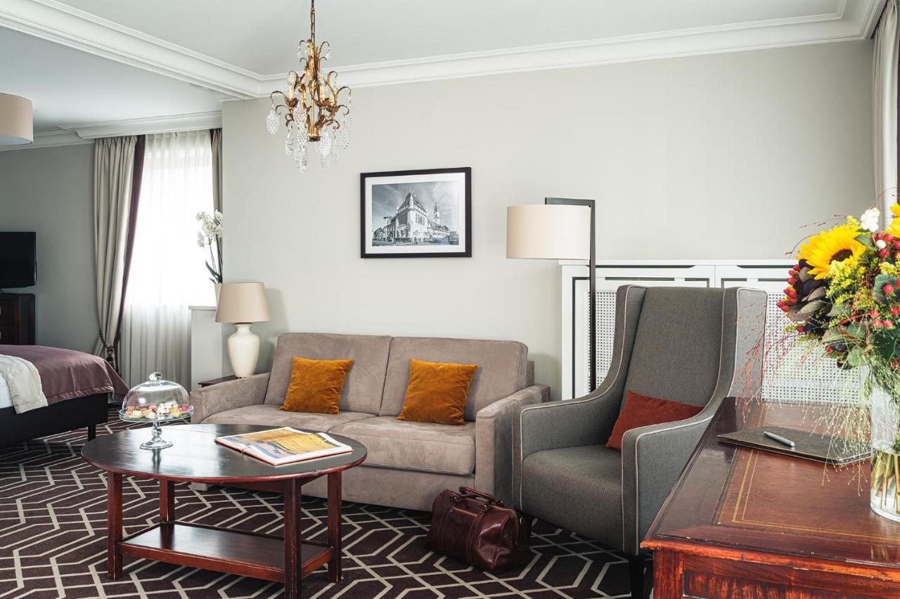 Althoff Hotel Fuerstenhof Celle Exterior photo A suite at the Hotel de Crillon