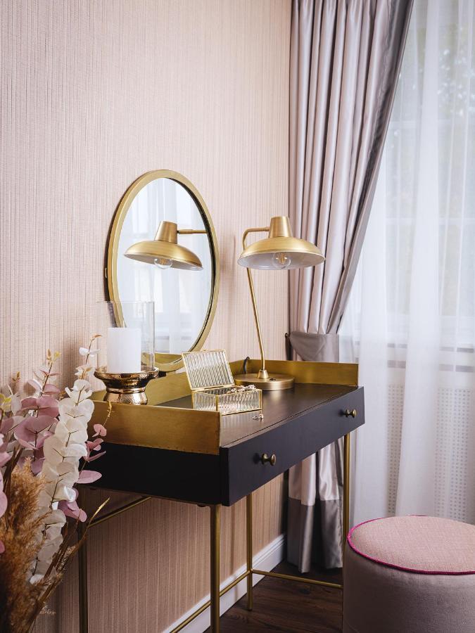 Althoff Hotel Fuerstenhof Celle Exterior photo A dressing table