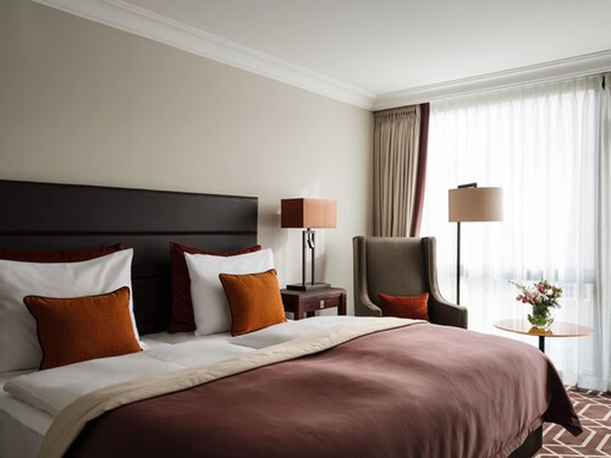 Althoff Hotel Fuerstenhof Celle Exterior photo A room at the hotel