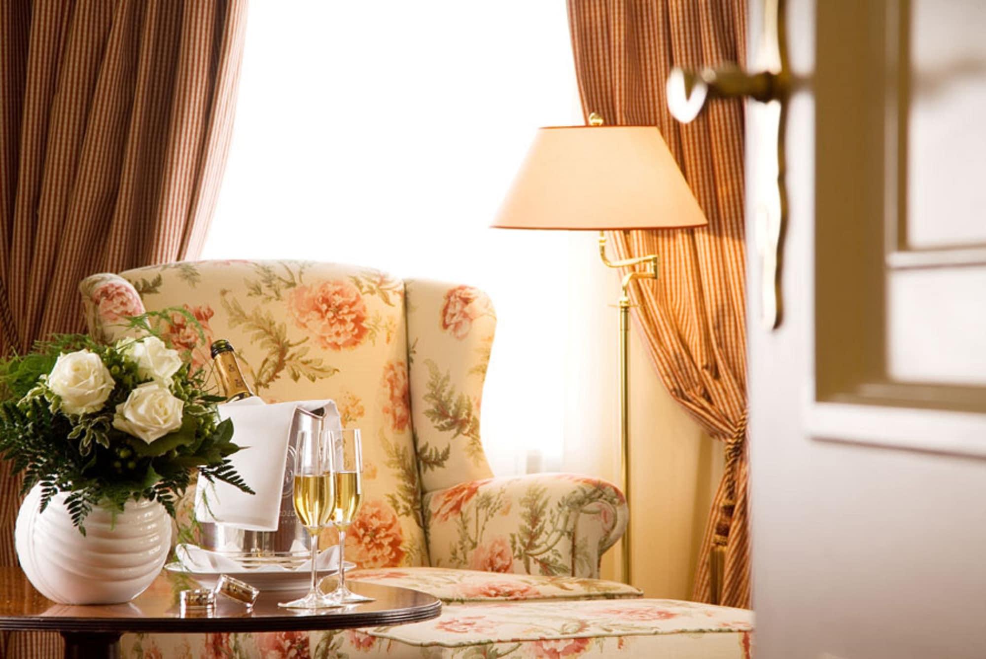 Althoff Hotel Fuerstenhof Celle Exterior photo A suite at the Hotel de Crillon