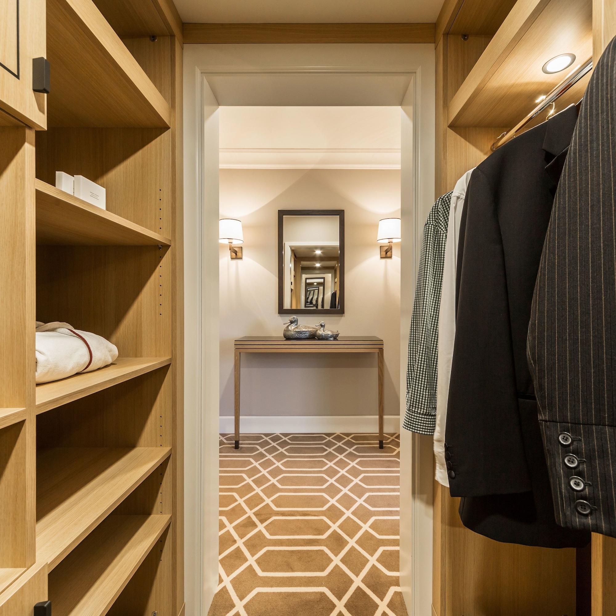 Althoff Hotel Fuerstenhof Celle Exterior photo A walk-in closet