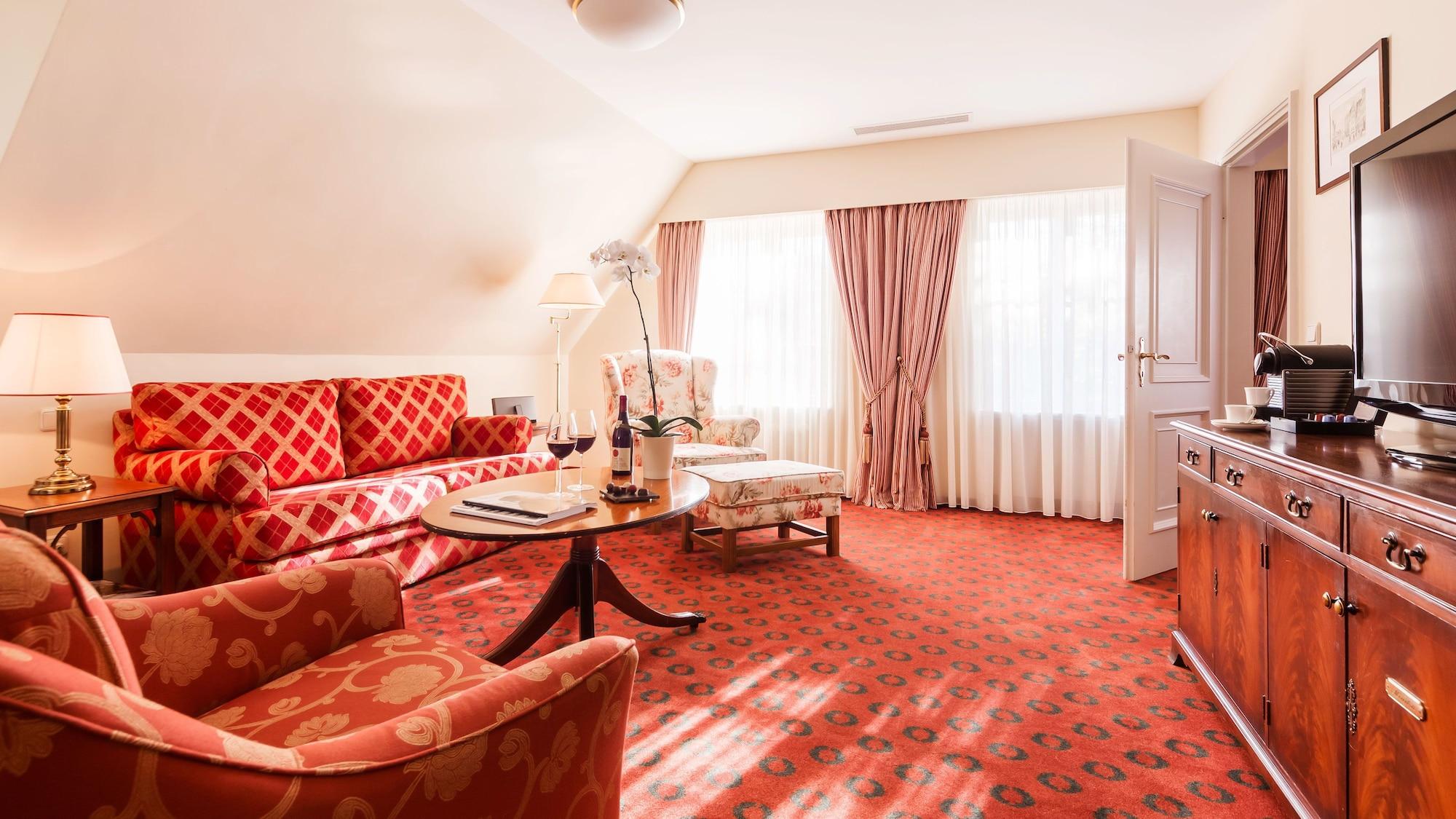 Althoff Hotel Fuerstenhof Celle Exterior photo A suite at the Hotel de l'Europe