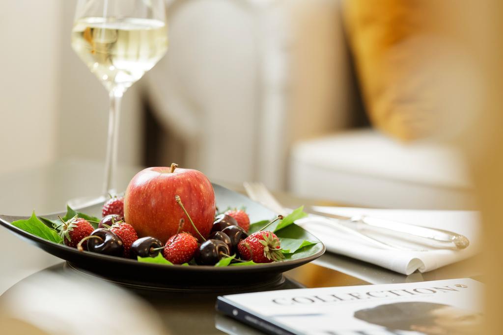 Althoff Hotel Fuerstenhof Celle Exterior photo Fruit and wine