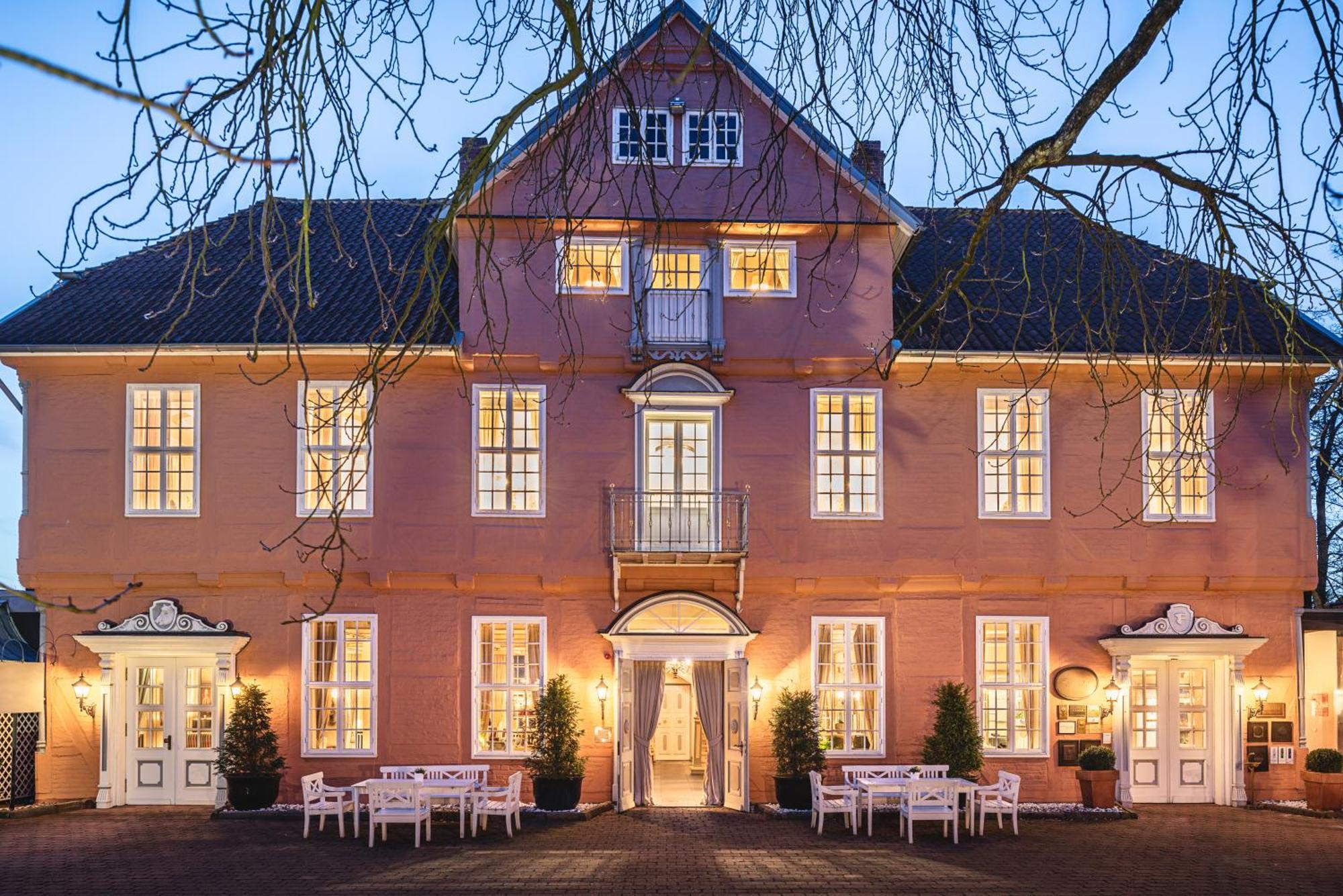 Althoff Hotel Fuerstenhof Celle Exterior photo The main building of the hotel