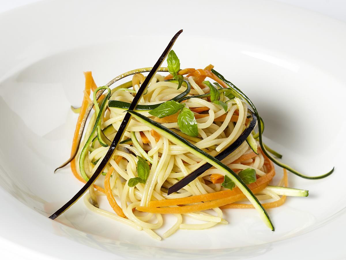 Althoff Hotel Fuerstenhof Celle Exterior photo A plate of spaghetti with zucchini