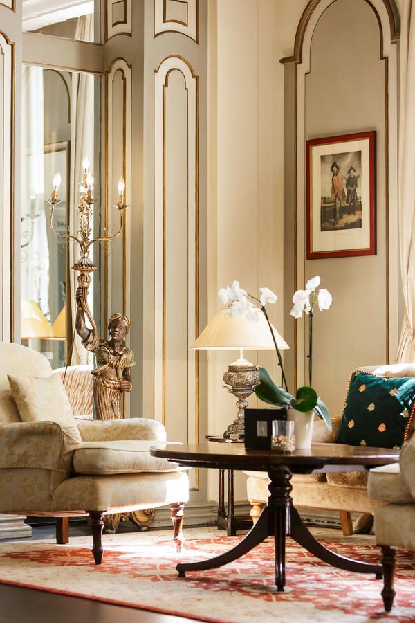 Althoff Hotel Fuerstenhof Celle Exterior photo A living room at the hotel