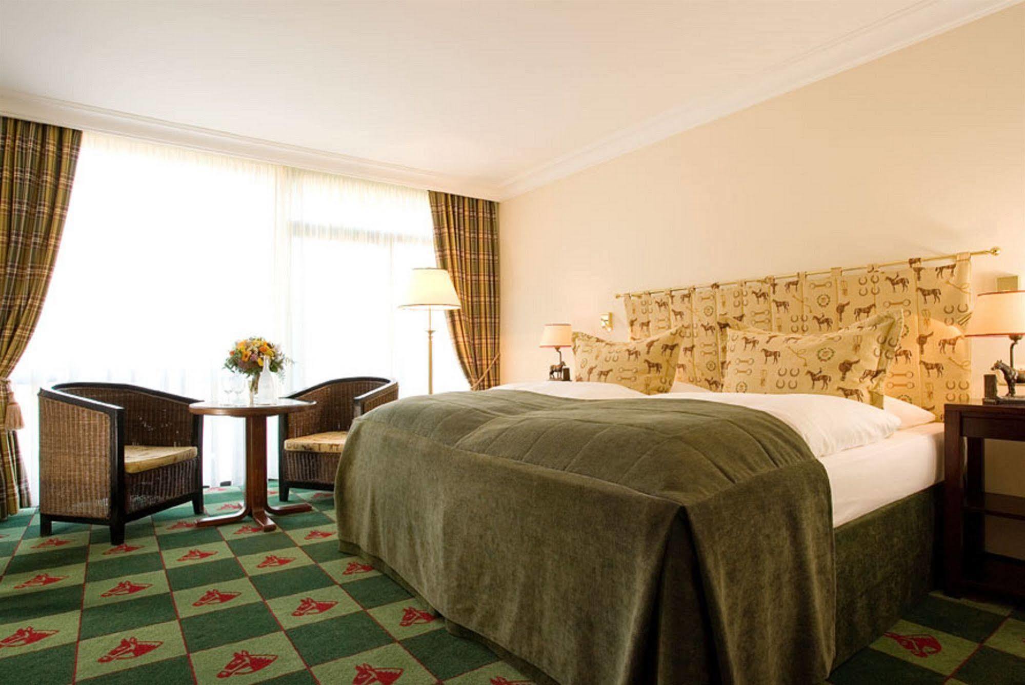 Althoff Hotel Fuerstenhof Celle Exterior photo A room at the Hotel de la Poste