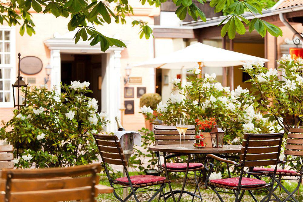 Althoff Hotel Fuerstenhof Celle Exterior photo The garden of the hotel